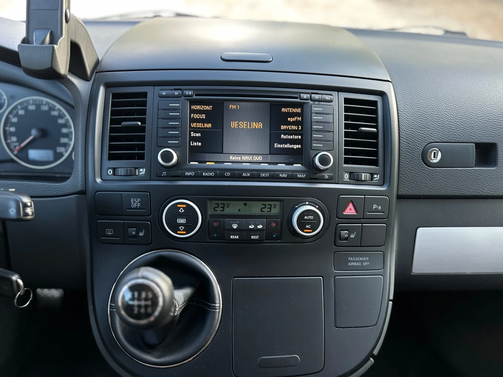VW Multivan UNITED 2.5 TDI 174HP NAVI  - изображение 9
