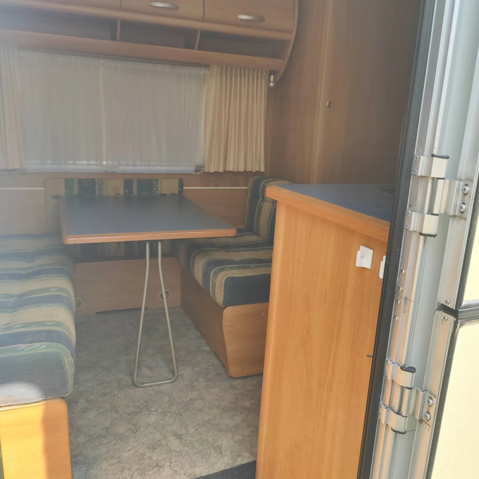 Каравана Swift Toscane, снимка 5 - Каравани и кемпери - 55849542