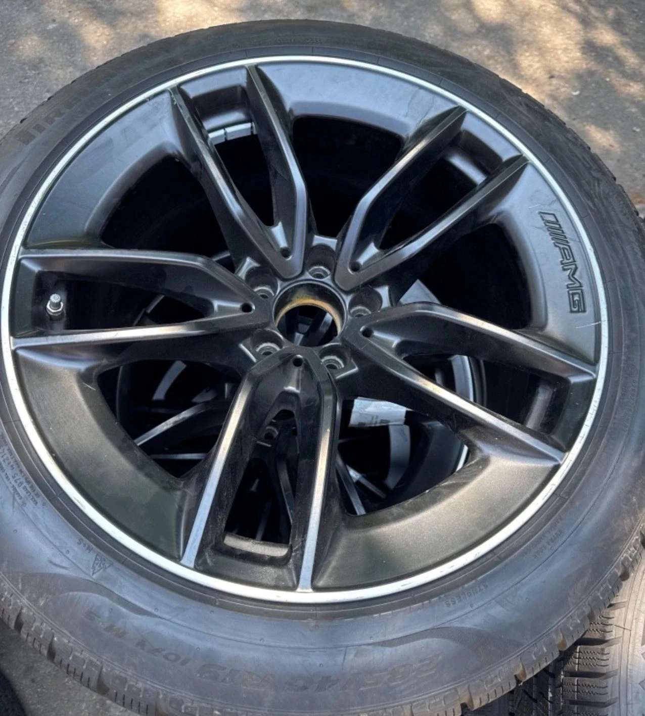 Гуми с джанти Pirelli 285/40R19, снимка 2 - Гуми и джанти - 55947367