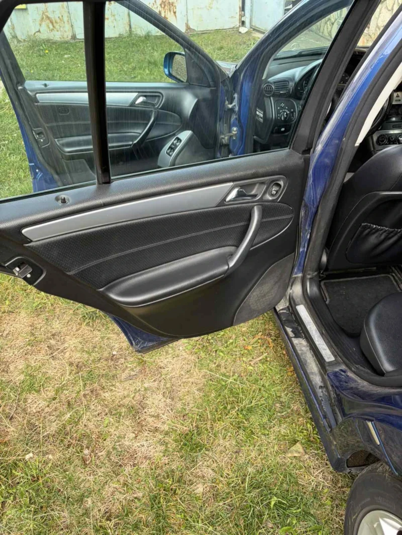 Mercedes-Benz C 200, снимка 9 - Автомобили и джипове - 52184810
