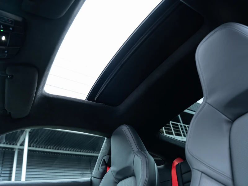 Porsche 911 Carrera 4 GTS Coupe, снимка 16 - Автомобили и джипове - 53235536