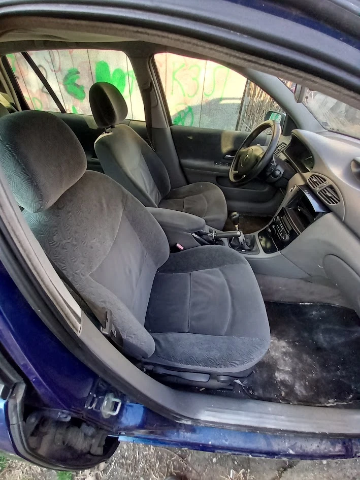 Renault Laguna 1.6 ГАЗ, снимка 9 - Автомобили и джипове - 48503898