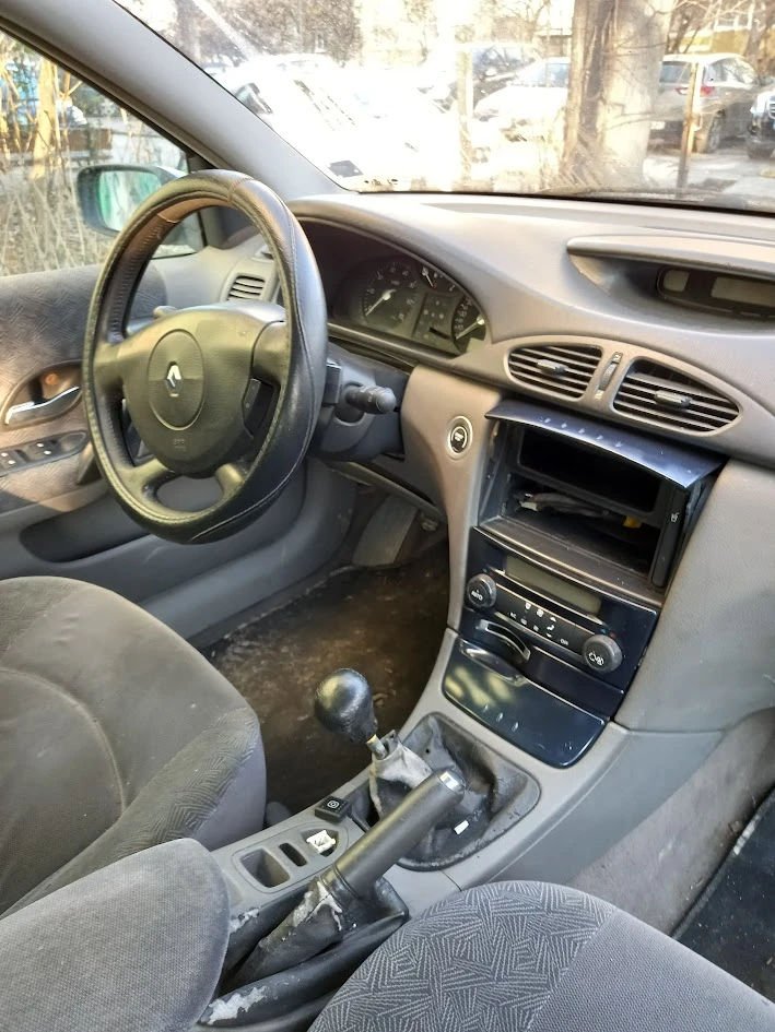 Renault Laguna 1.6 ГАЗ, снимка 7 - Автомобили и джипове - 48503898