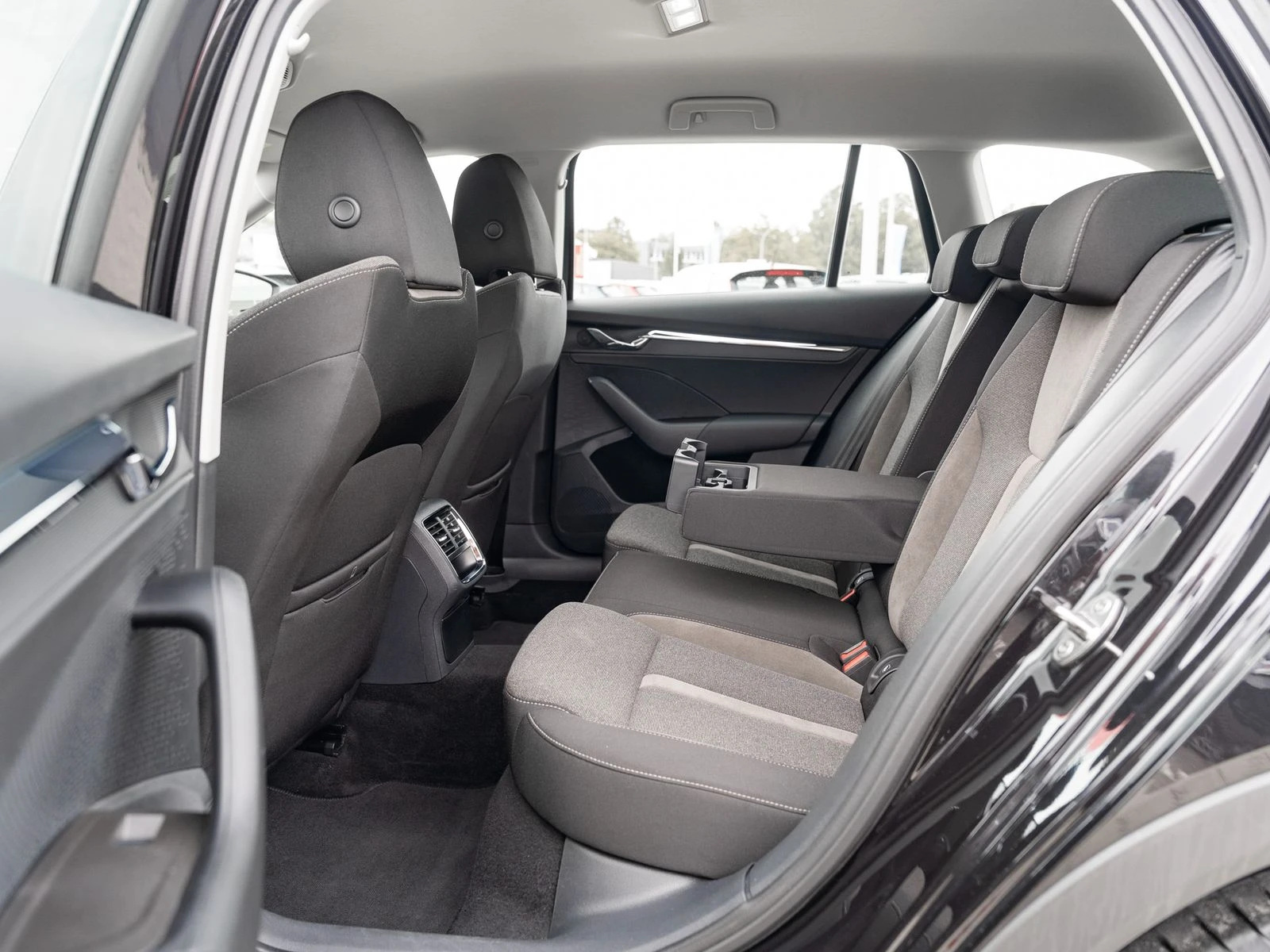 Skoda Octavia SCOUT/200HP/2.0TDI/DSG/4X4/CAM/KEY-LESS/402v | Mobile.bg   12