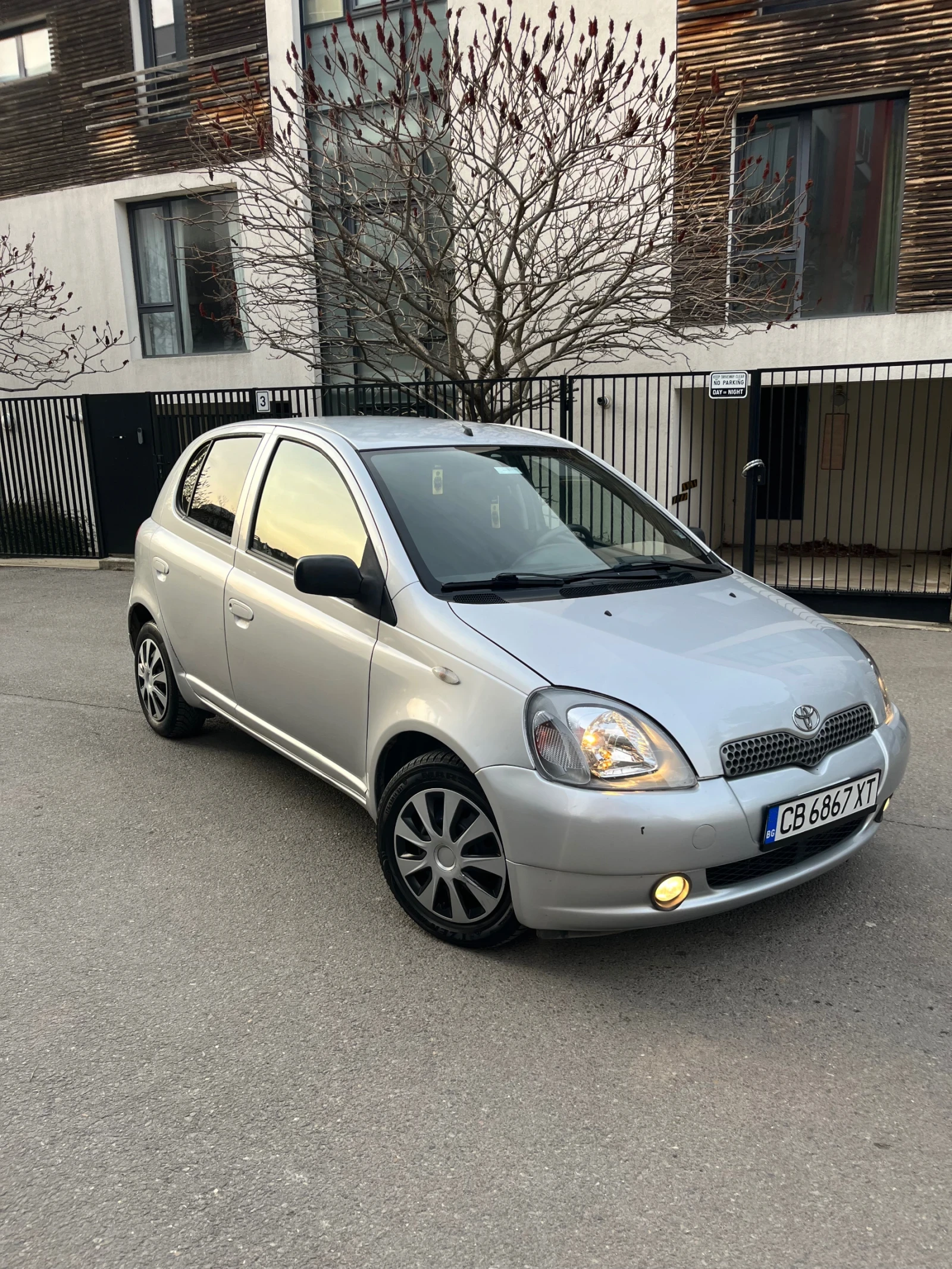 Toyota Yaris 1, 3 НА ЧАСТИ ПОЧТИ ВСИЧКО НАЛИЧНО !!! - изображение 2