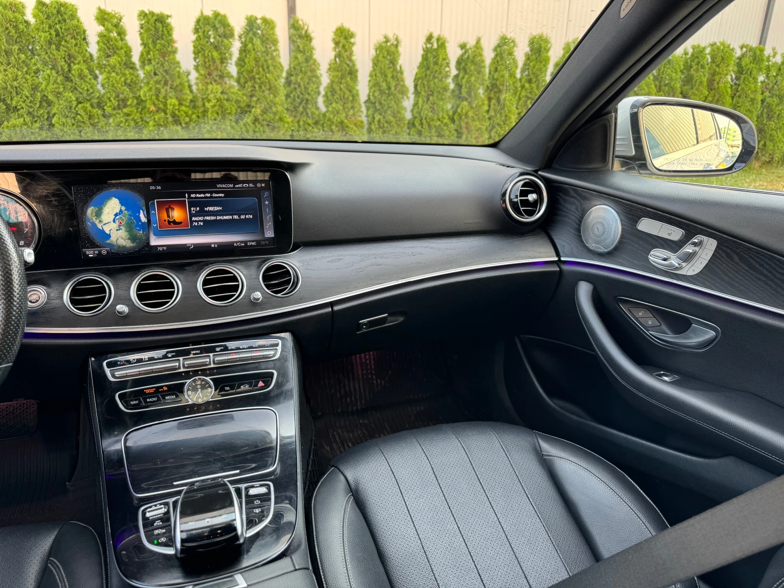 Mercedes-Benz E 300 4Matic/9G/AMG/Burmester/Регистриран/Обслужен!!! - изображение 10