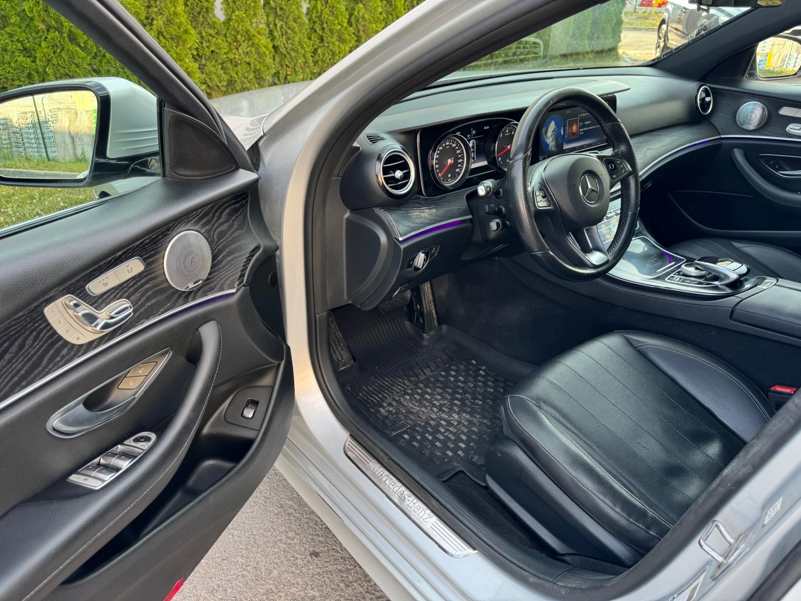 Mercedes-Benz E 300 4Matic/9G/AMG/Burmester/Регистриран/Обслужен!!! - изображение 7