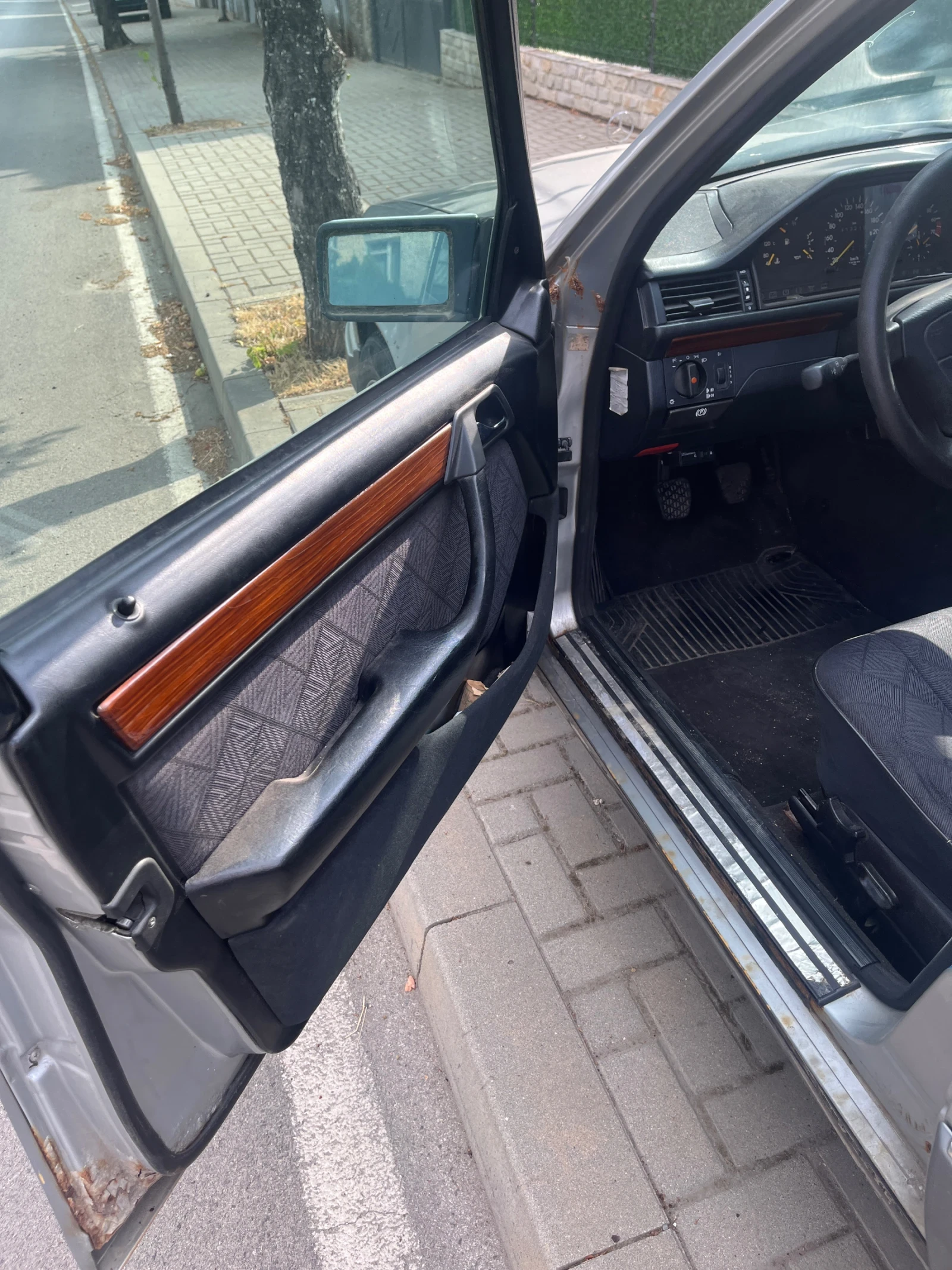 Mercedes-Benz 124  - изображение 7