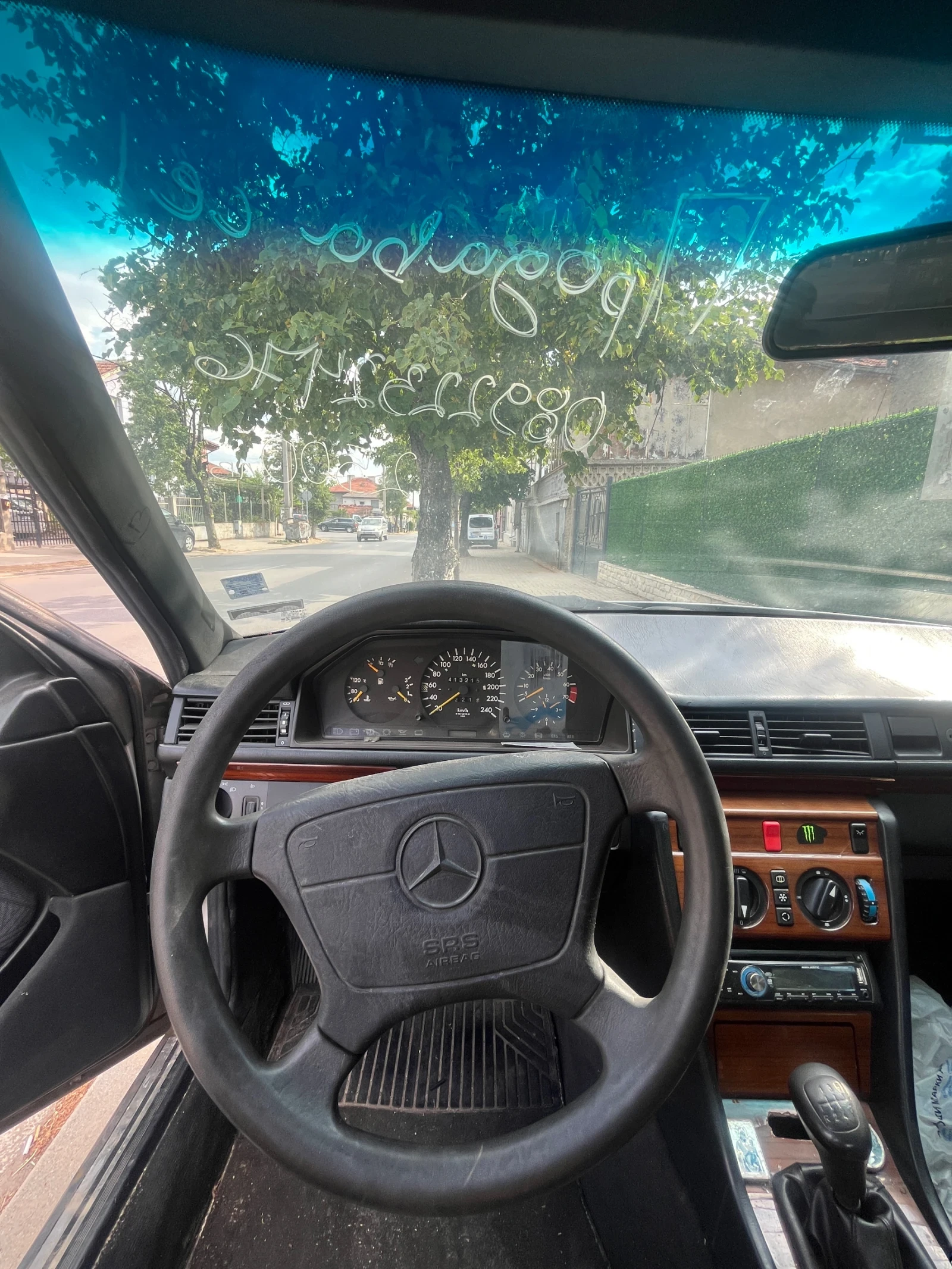 Mercedes-Benz 124  - изображение 6