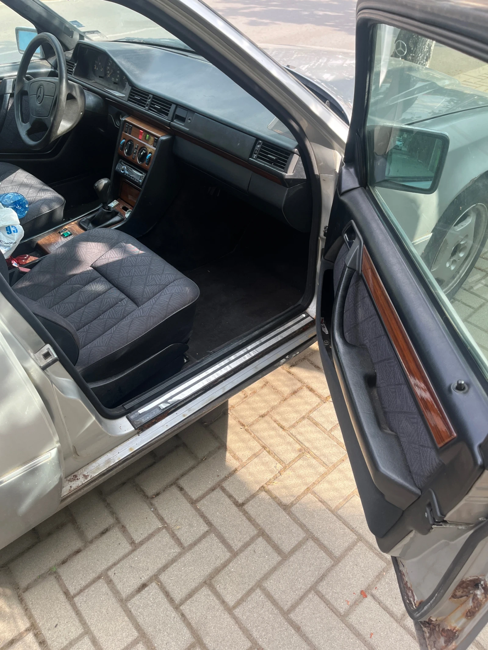 Mercedes-Benz 124  - изображение 10