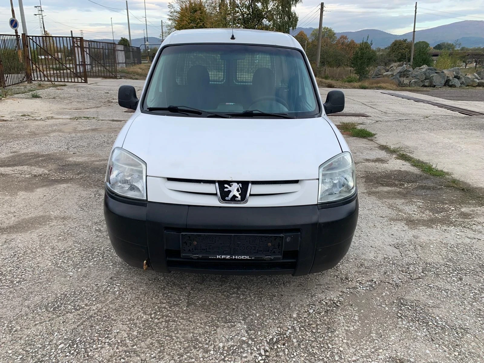Peugeot Partner 1.9 дизел странична врата отваряем покрив | Mobile.bg — изображение 2