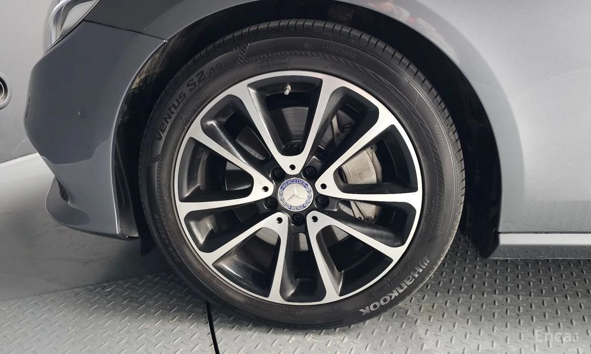 Mercedes-Benz E 300, снимка 5 - Автомобили и джипове - 54072148