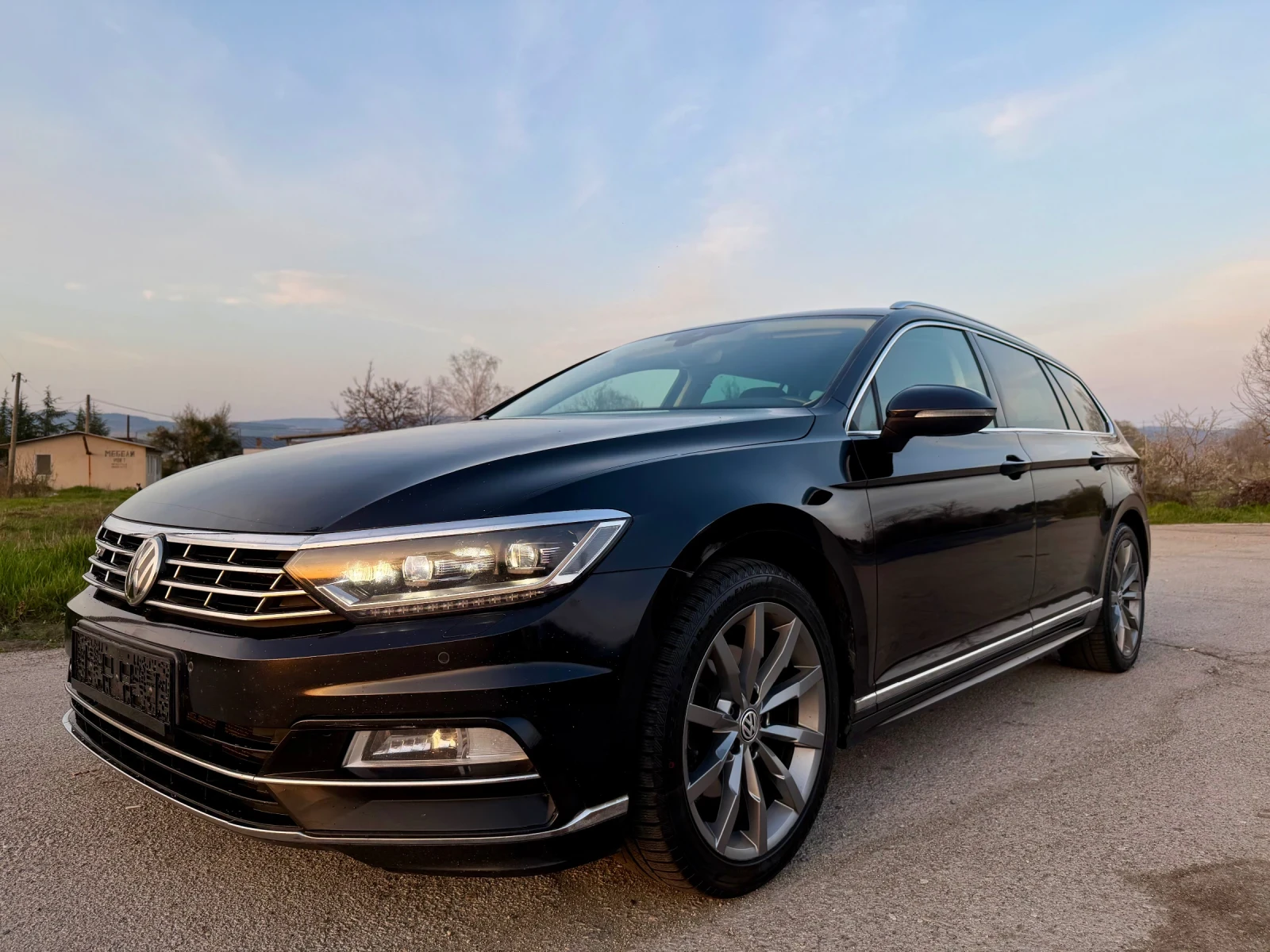 VW Passat 2.0TDI 190HP R-line DSG , снимка 2 - Автомобили и джипове - 54416861