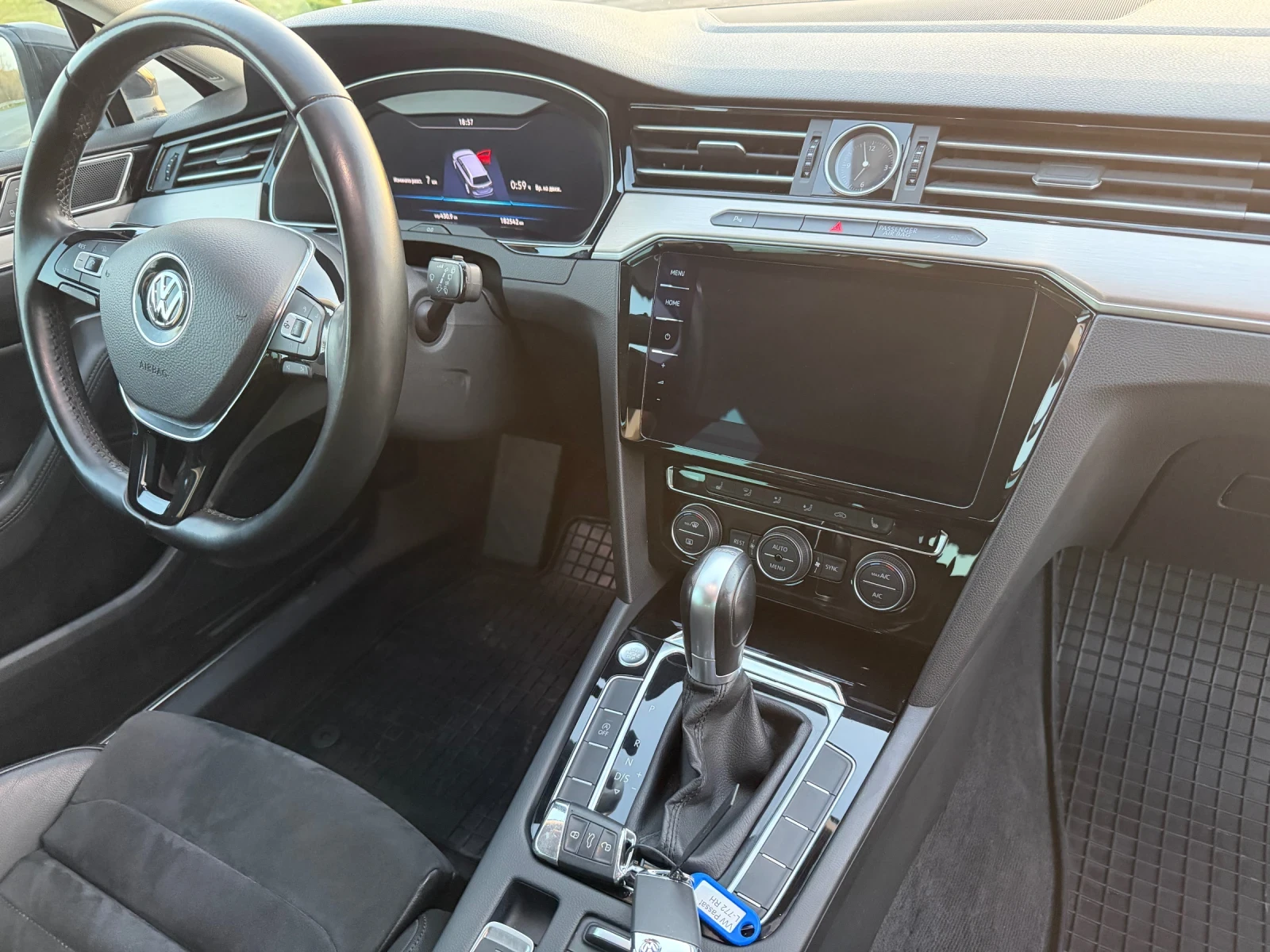 VW Passat 2.0TDI 190HP R-line DSG , снимка 6 - Автомобили и джипове - 54416861
