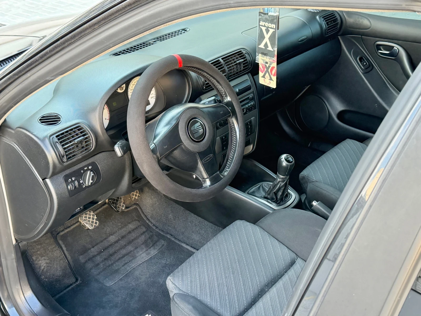 Seat Leon 1.9 ARL FR 6-ск, снимка 9 - Автомобили и джипове - 55072382