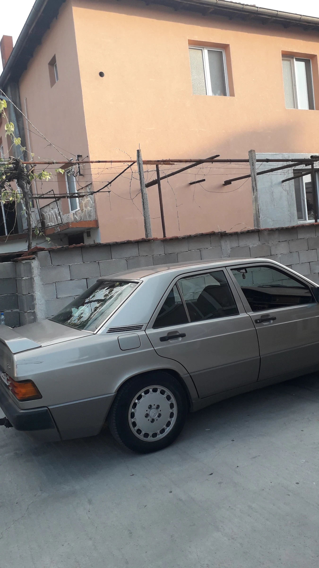 Mercedes-Benz 190