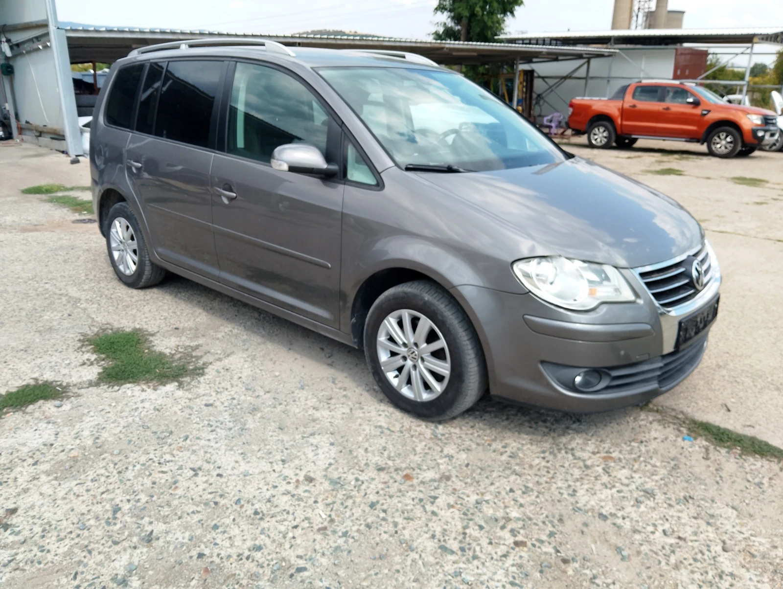 VW Touran 1.9TDI, снимка 6 - Автомобили и джипове - 56172614