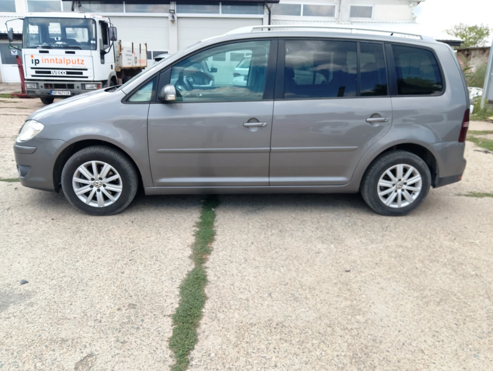 VW Touran 1.9TDI, снимка 2 - Автомобили и джипове - 56172614