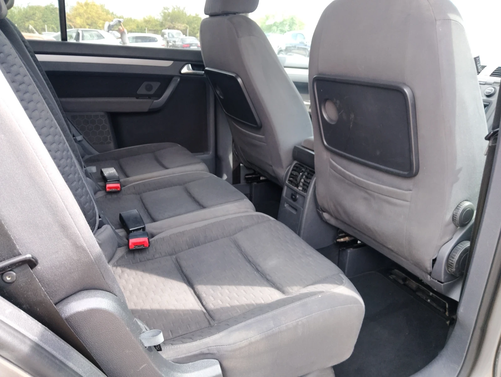 VW Touran 1.9TDI, снимка 9 - Автомобили и джипове - 56172614