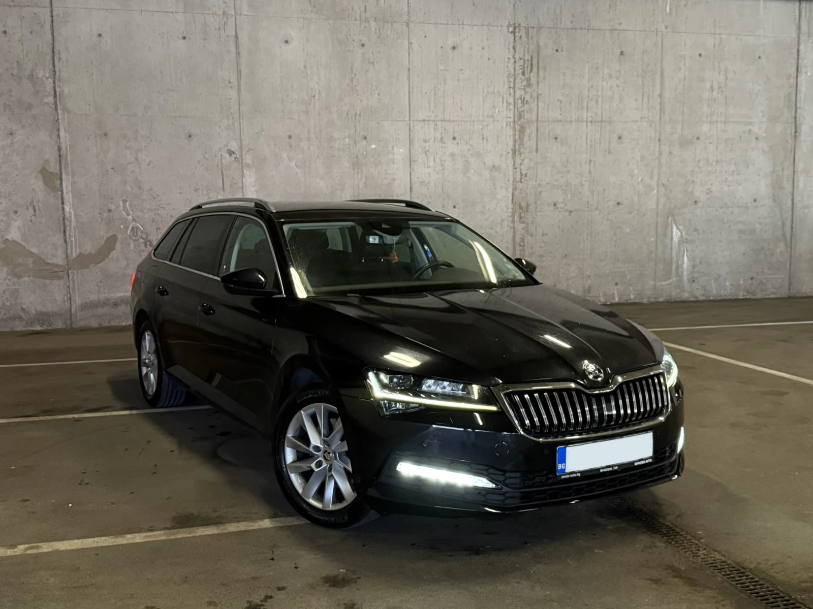 Skoda Superb Matrix / Digital Dash / DSG, снимка 2 - Автомобили и джипове - 56258233