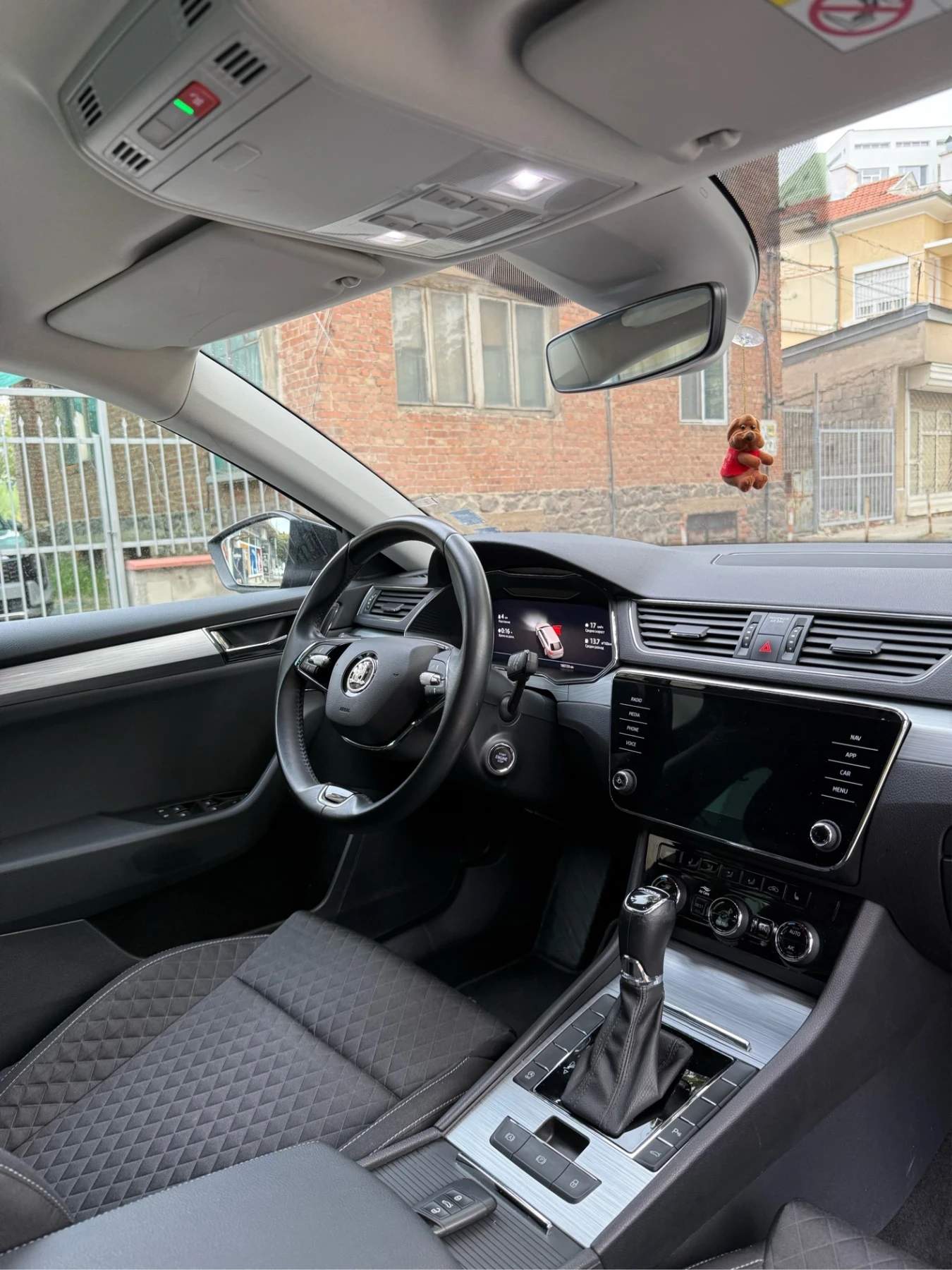 Skoda Superb Matrix / Digital Dash / DSG, снимка 12 - Автомобили и джипове - 56258233