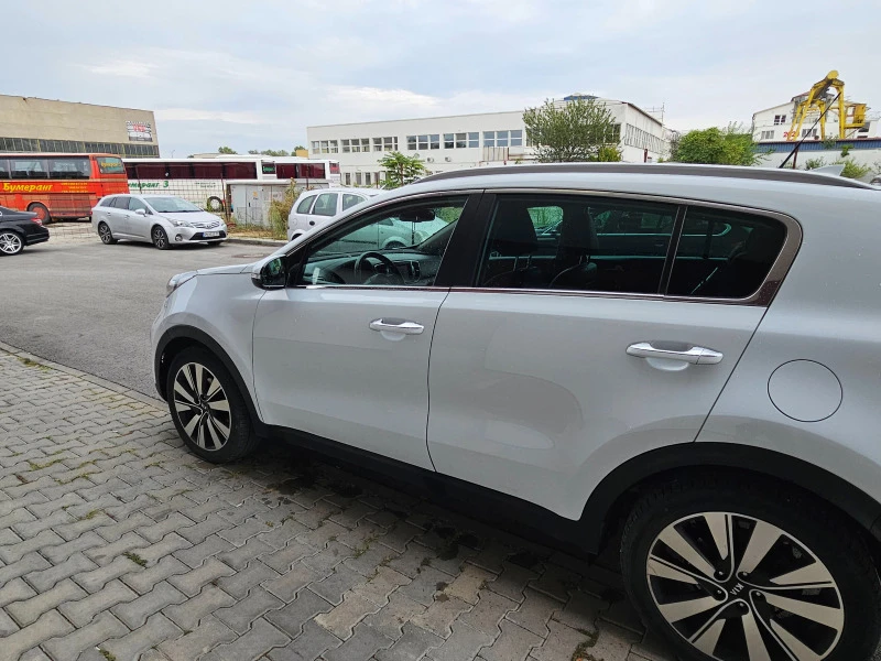 Kia Sportage, снимка 11 - Автомобили и джипове - 47607716