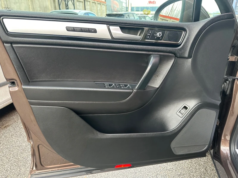 VW Touareg 3, 0tdi Exlusive SPORT, снимка 10 - Автомобили и джипове - 52496018