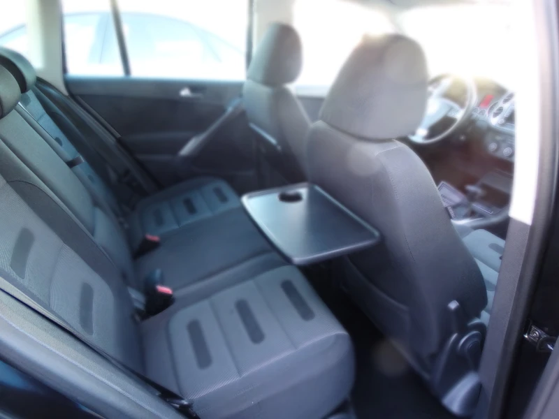 VW Tiguan 2.0TDI * * 4X4* * ПЪЛНА СЕРВИЗНА ИСТОРИЯ!!!, снимка 10 - Автомобили и джипове - 52736649