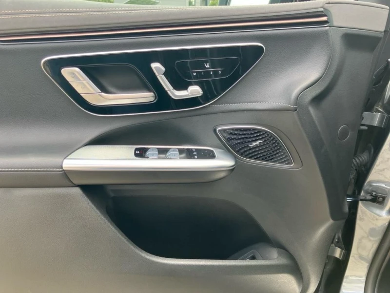 Mercedes-Benz EQE 300 SUV/AMG/NIGHT/PANO/360/KEYLESS/DISTRONIC/, снимка 8 - Автомобили и джипове - 53076390