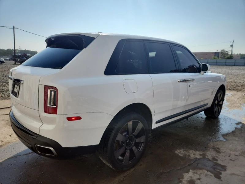 Rolls-Royce Cullinan Starlight* Flagbearer* Каляска* V12* Телевизори* , снимка 3 - Автомобили и джипове - 53287126