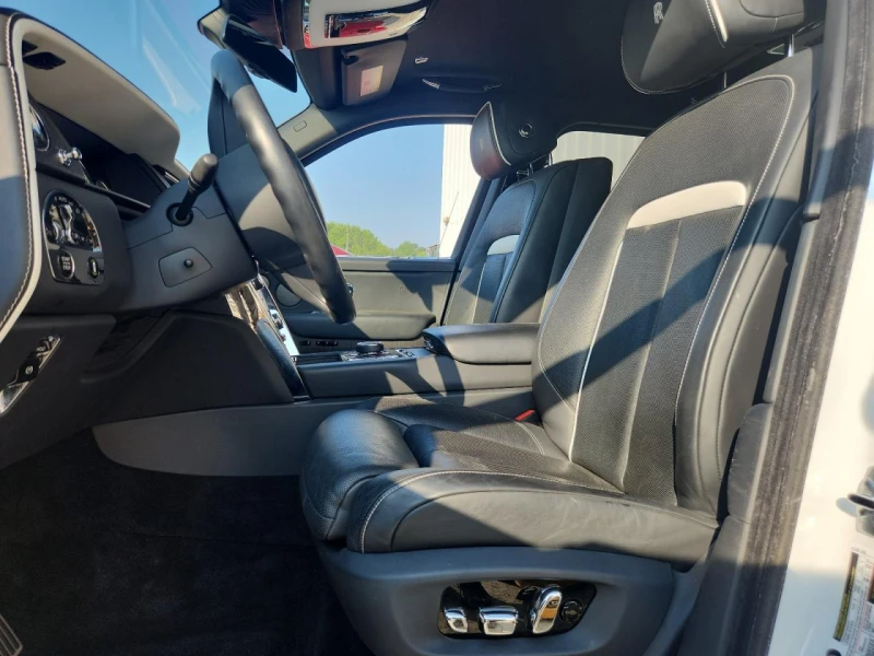 Rolls-Royce Cullinan Starlight* Flagbearer* Каляска* V12* Телевизори* , снимка 7 - Автомобили и джипове - 53287126