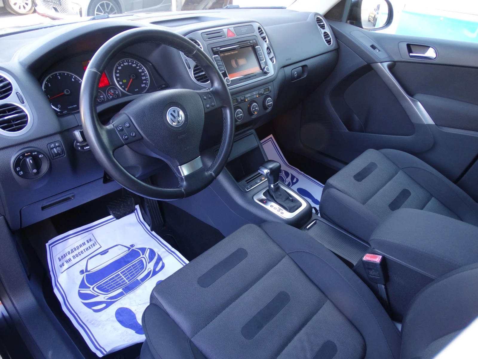 VW Tiguan 2.0TDI * * 4X4* * ПЪЛНА СЕРВИЗНА ИСТОРИЯ!!! - изображение 6