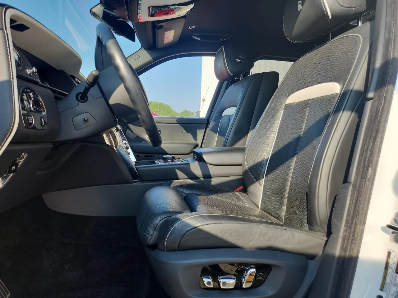 Rolls-Royce Cullinan Starlight* Flagbearer* Каляска* V12* Телевизори*  - изображение 7