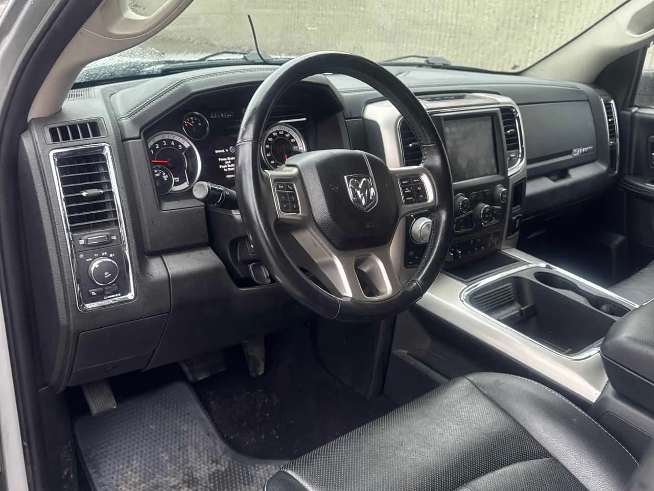 Dodge RAM 1500 * Laramie * ОБДУХВАНЕ * КОМПЛЕКТ ГУМИ, снимка 5 - Автомобили и джипове - 54484459