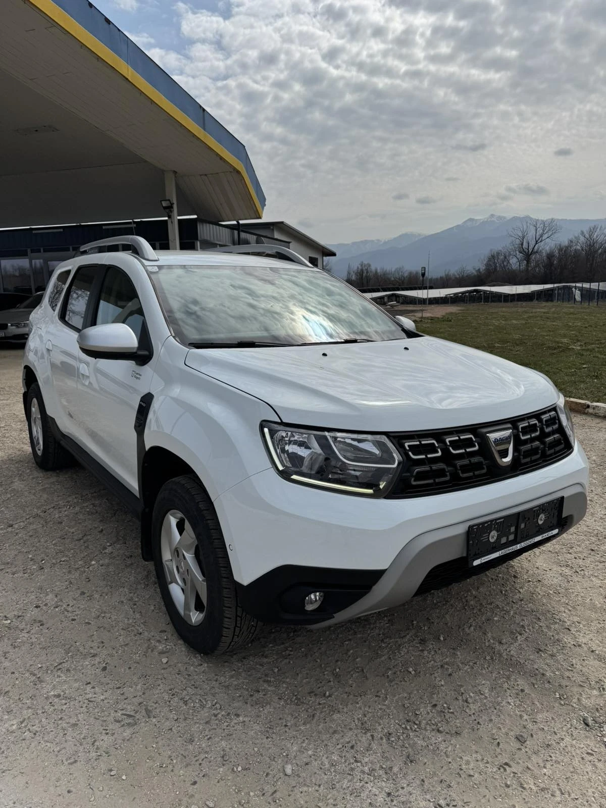 Dacia Duster 1.5 dci, 84000km, 4x4 , снимка 3 - Автомобили и джипове - 54510514