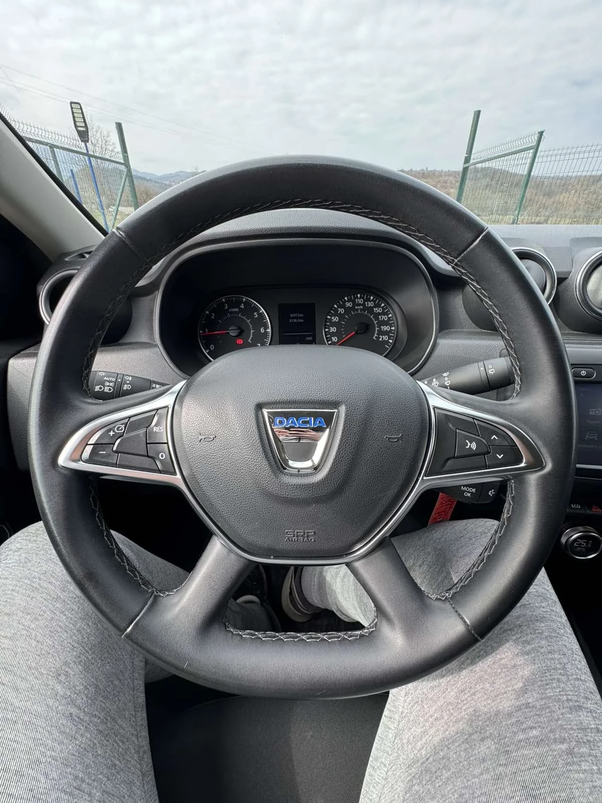 Dacia Duster 1.5 dci, 84000km, 4x4 , снимка 9 - Автомобили и джипове - 54510514