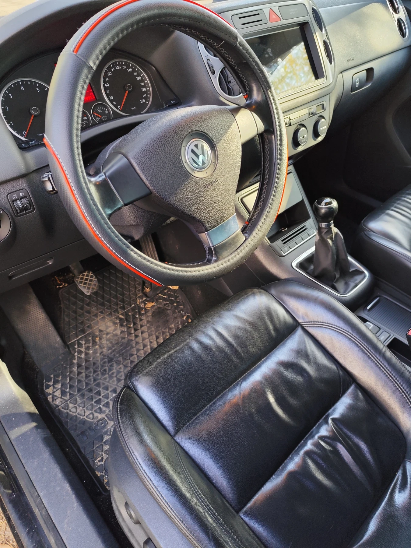 VW Tiguan, снимка 2 - Автомобили и джипове - 54837681