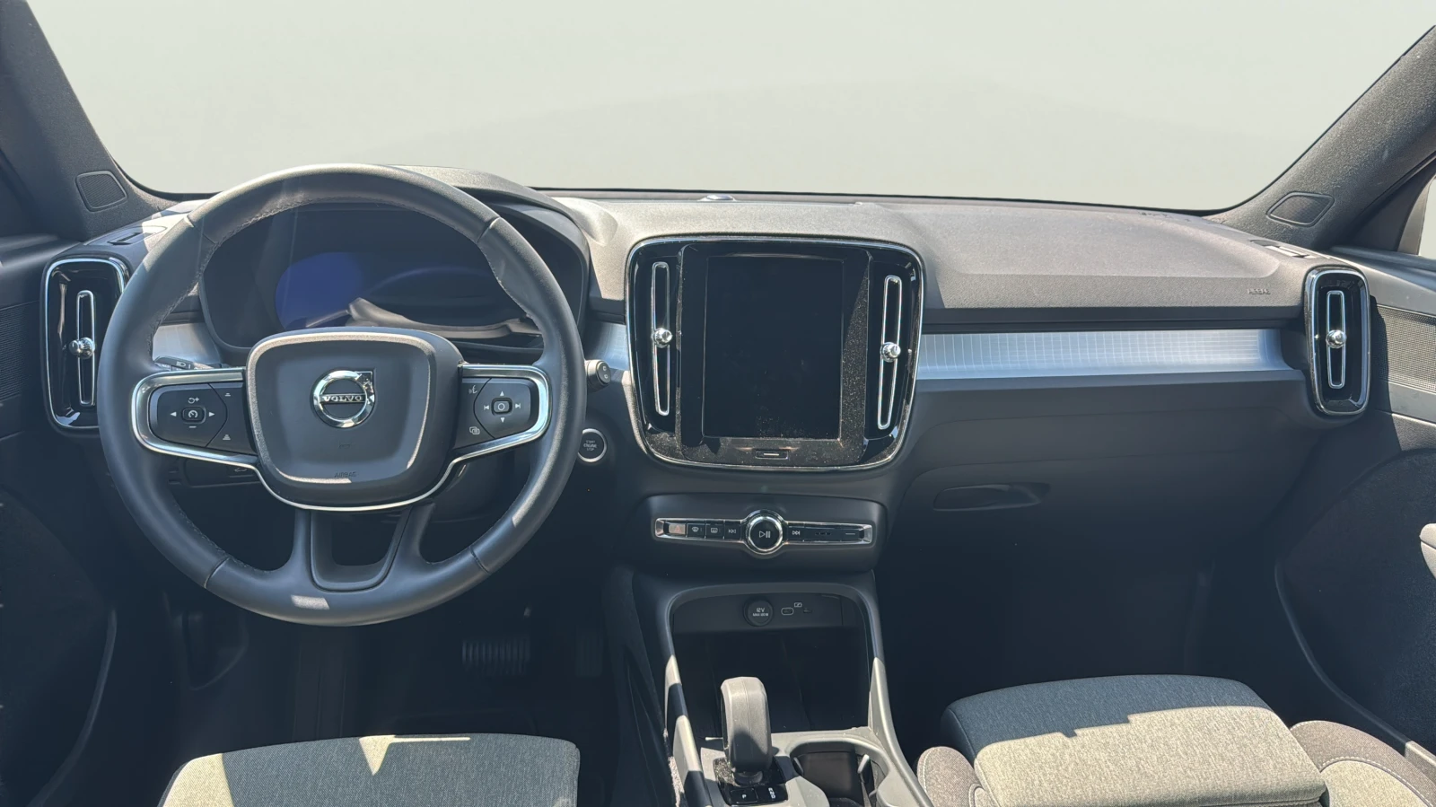Volvo XC40 2.0 B3, снимка 10 - Автомобили и джипове - 55743765