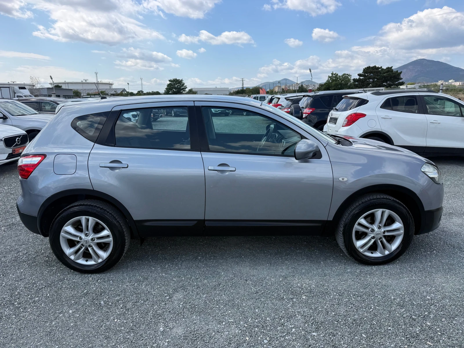 Nissan Qashqai (KATO НОВА), снимка 4 - Автомобили и джипове - 55845365