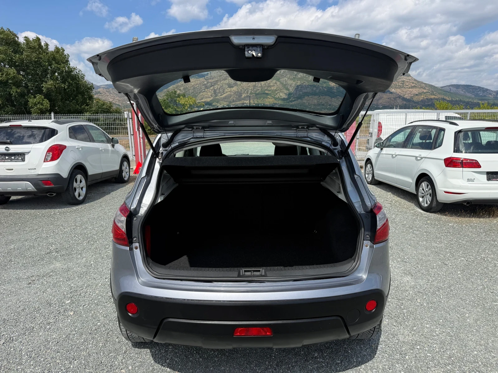 Nissan Qashqai (KATO НОВА), снимка 13 - Автомобили и джипове - 55845365