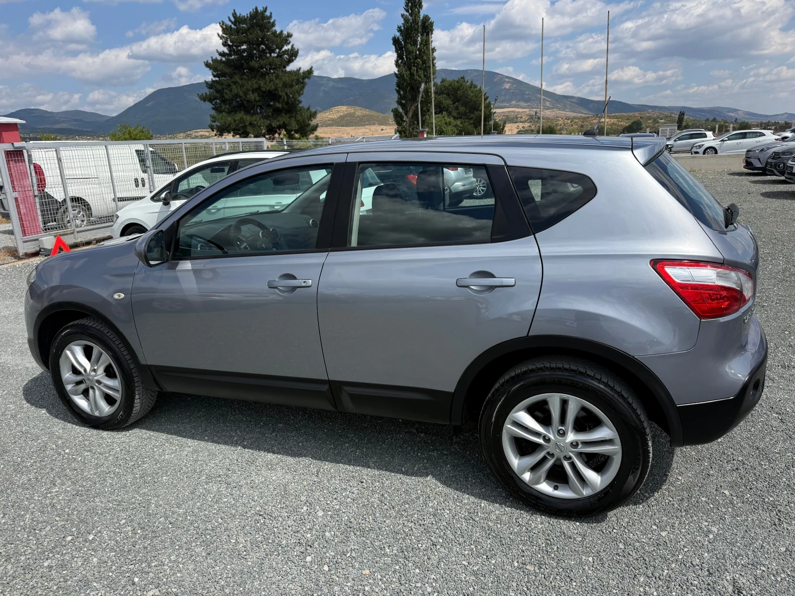 Nissan Qashqai (KATO НОВА), снимка 9 - Автомобили и джипове - 55845365