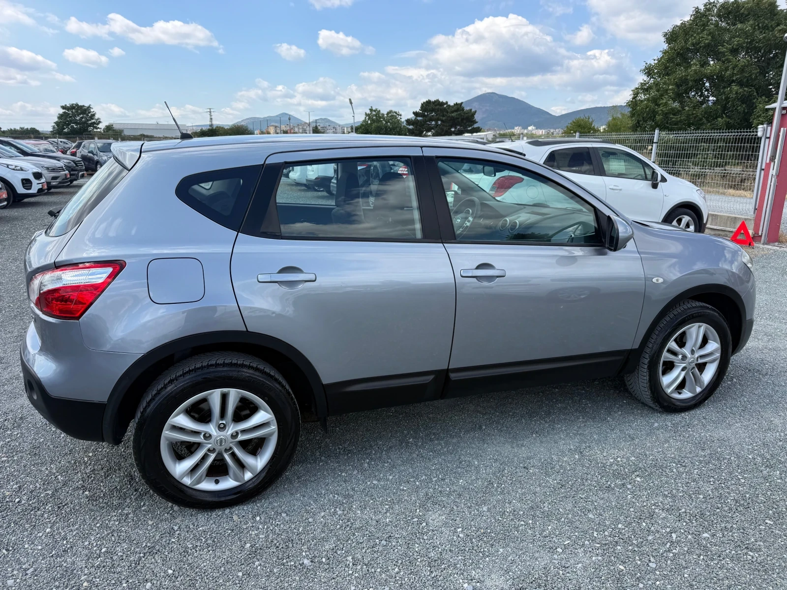 Nissan Qashqai (KATO НОВА), снимка 5 - Автомобили и джипове - 55845365