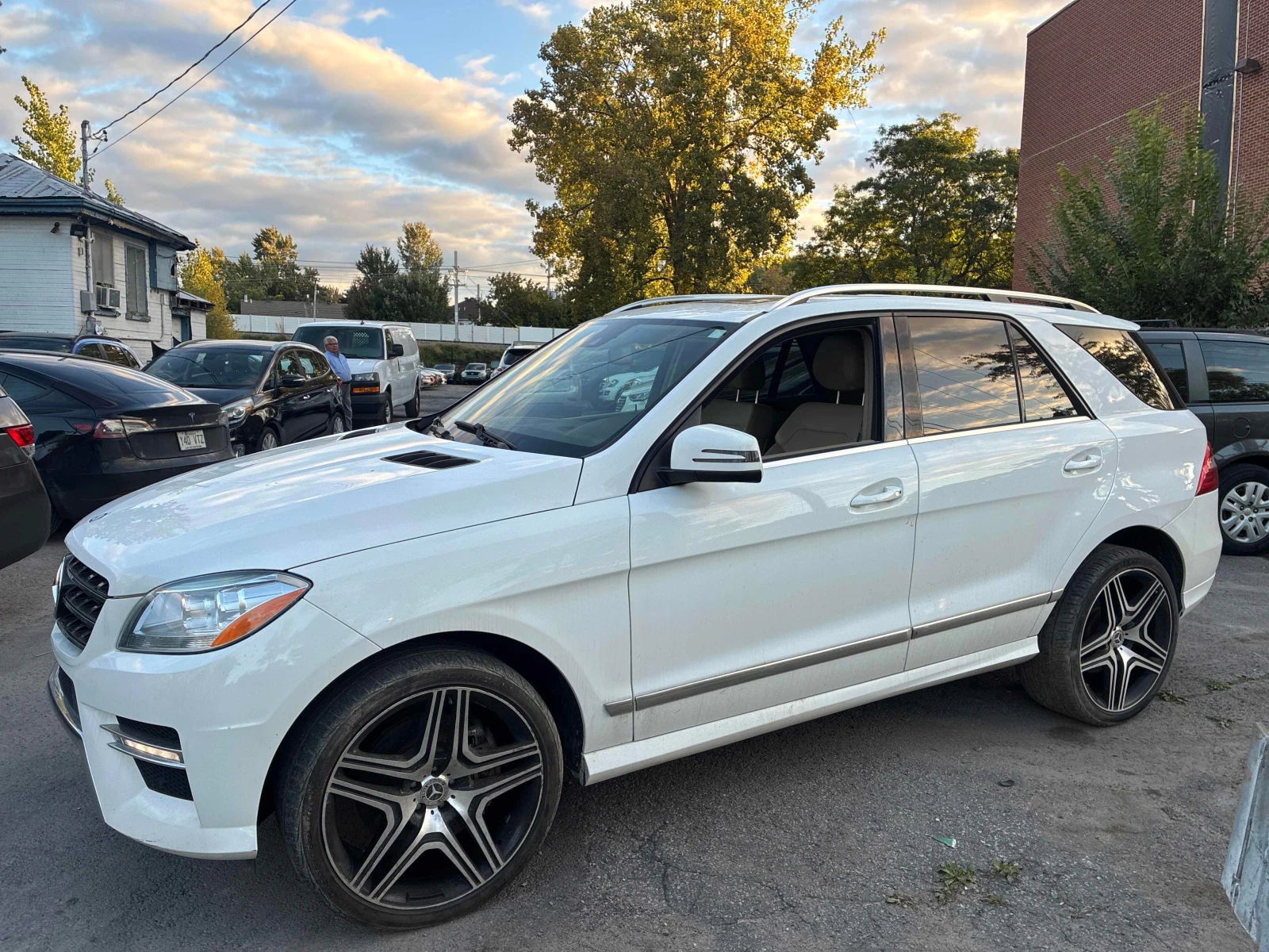 Mercedes-Benz ML 400 HARMON KARDON * AIRMATIC * CARFAX * , снимка 2 - Автомобили и джипове - 56080515