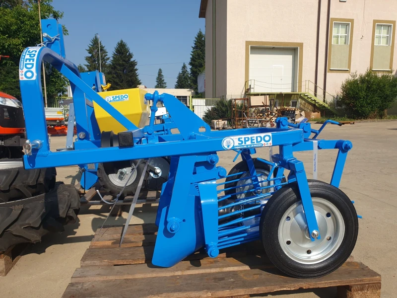 Специализирани машини Машини за зеленчуци Картофовадачна машина марка Spedo модел CPP-T, снимка 3 - Селскостопанска техника - 49643658