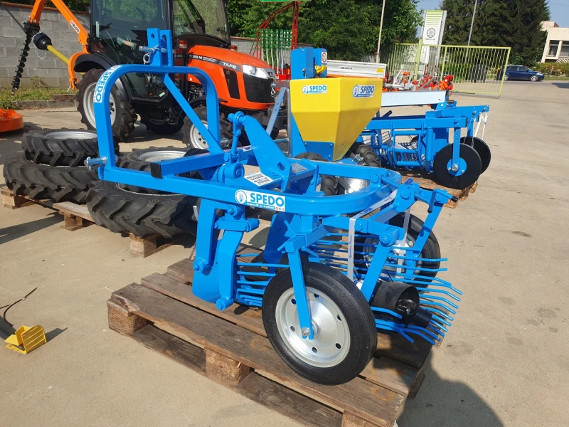 Специализирани машини Машини за зеленчуци Картофовадачна машина марка Spedo модел CPP-T