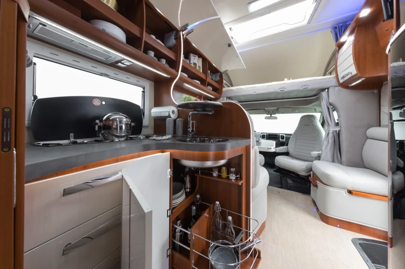 Кемпер Mobilvetta Kea P68, снимка 8 - Каравани и кемпери - 52427011