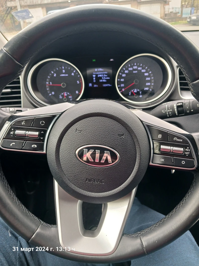 Kia Ceed 1.6 CRDI, снимка 12 - Автомобили и джипове - 47274343