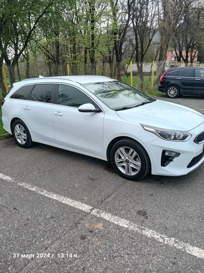 Kia Ceed 1.6 CRDI, снимка 9 - Автомобили и джипове - 47274343