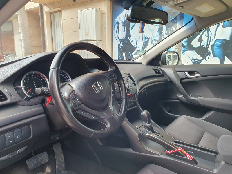 Honda Accord 2.2 I-DTEC facelift автомат, снимка 9 - Автомобили и джипове - 45161391