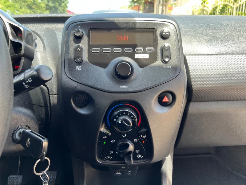 Toyota Aygo, снимка 10 - Автомобили и джипове - 46367731